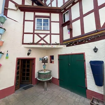 Old Cityhall In On The Moselle 펜션 브리에델